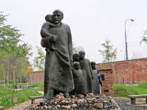 251012_Janusz_Korczak_monument_at_Jewish_Cemetery_in_Warsaw_-_03